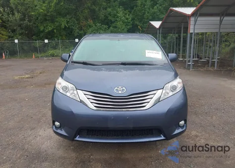 2017 Toyota Sienna Xle 8 Passenger from USA, damaged, VIN 5TDYZ3DC8HS836596